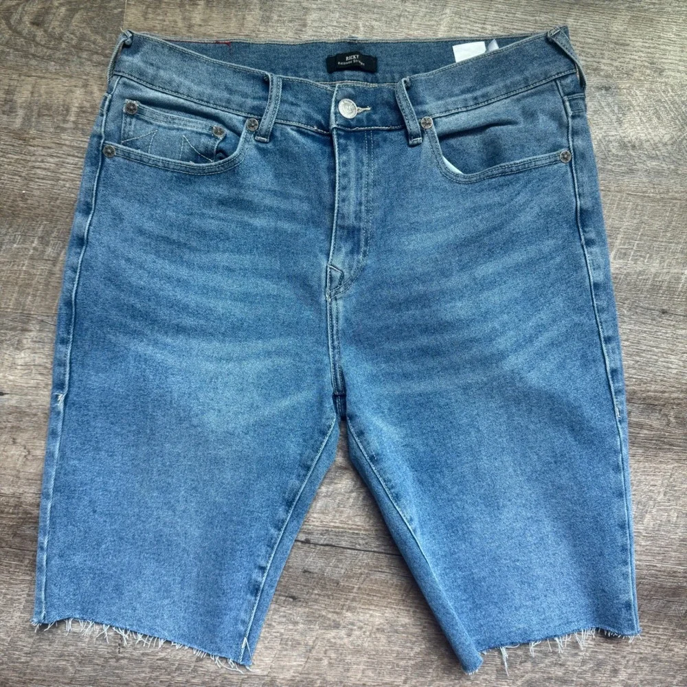 True Religion‎ Ricky Relaxed Straight Denim Shorts 34 Blue Raw Hem Horseshoe